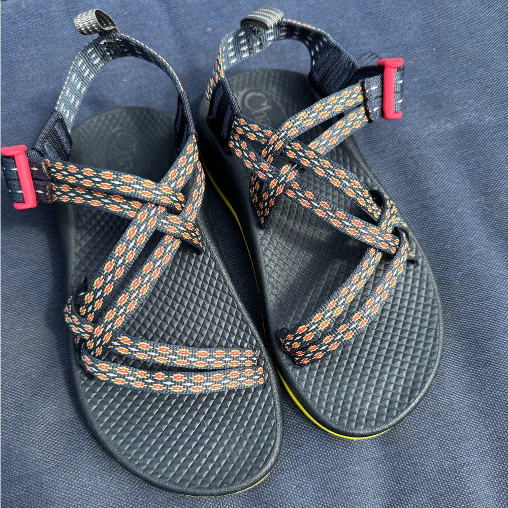NWOT Girls blue and orange Chaco’s Size 1